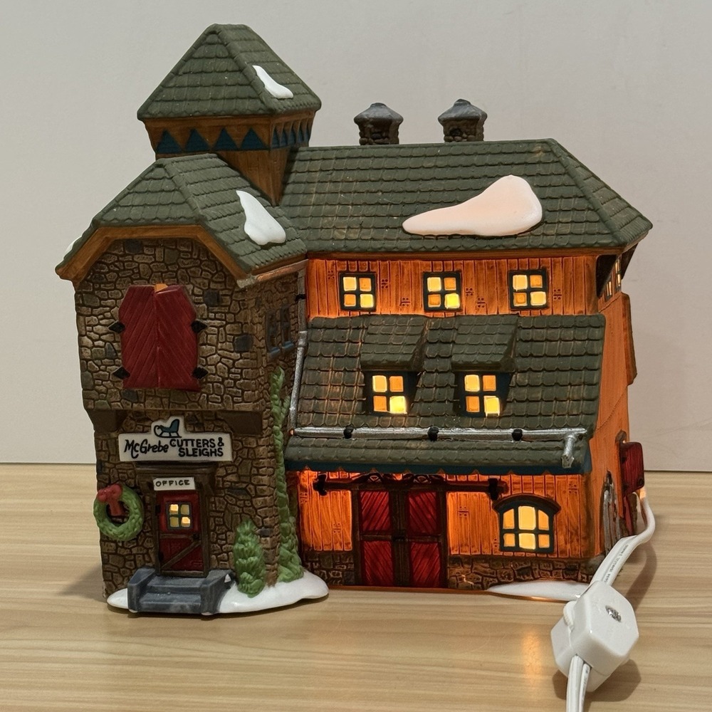 Dept 56 New England Village Series Mc Grebe Cutters & Sleighs Box & Light 5640-5 - Picture 3 of 16
